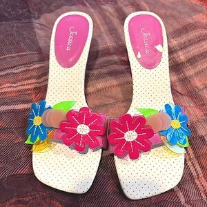 y2k square toe floral strappy kitten heels 70s hippie flower power sandal